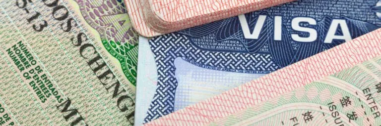 Bilder von Pässen der besten golden Visa Länder.